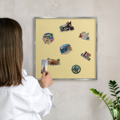 Panou magnetic înrămat pentru magneți de culoare argintie Galben cremos
