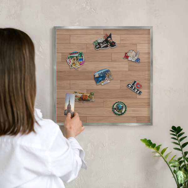 Panou magnetic înrămat pentru magneți de culoare argintie Model din lemn