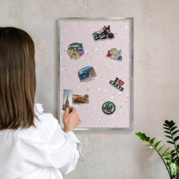Panou magnetic înrămat pentru magneți de culoare argintie Terrazzo modern