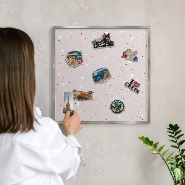 Panou magnetic înrămat pentru magneți de culoare argintie Terrazzo modern