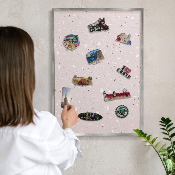 Panou magnetic înrămat pentru magneți de culoare argintie Terrazzo modern