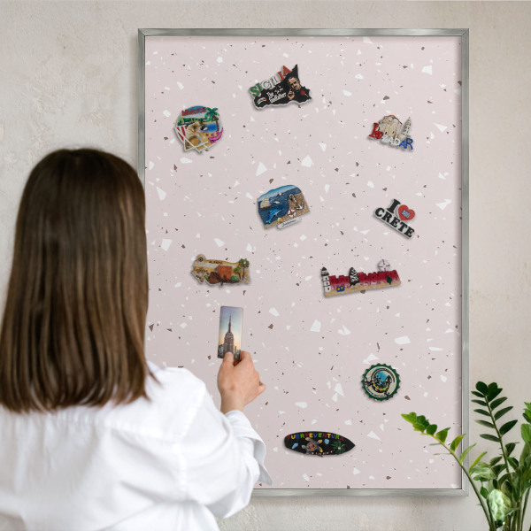 Panou magnetic înrămat pentru magneți de culoare argintie Terrazzo modern