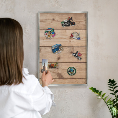 Panou magnetic înrămat pentru magneți de culoare argintie Textură de lemn