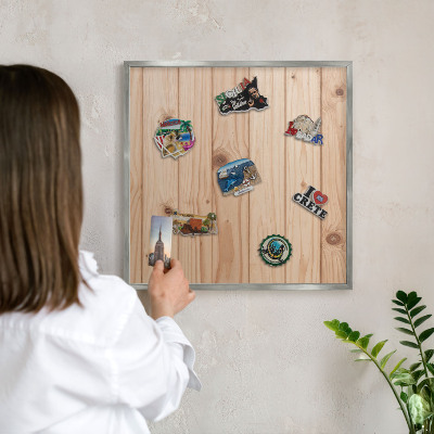 Tablă magnetică pentru colecția de magneți cadru argintiu Model din lemn