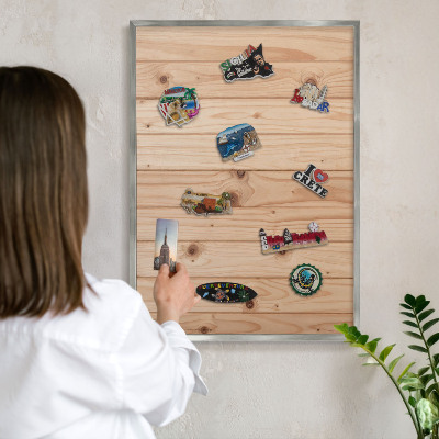 Tablă magnetică pentru colecția de magneți cadru argintiu Model din lemn