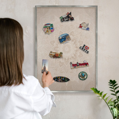 Panou magnetic înrămat pentru magneți de culoare argintie Model Mandala