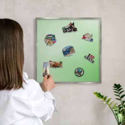 Panou magnetic înrămat pentru magneți de culoare argintie Armonie verde