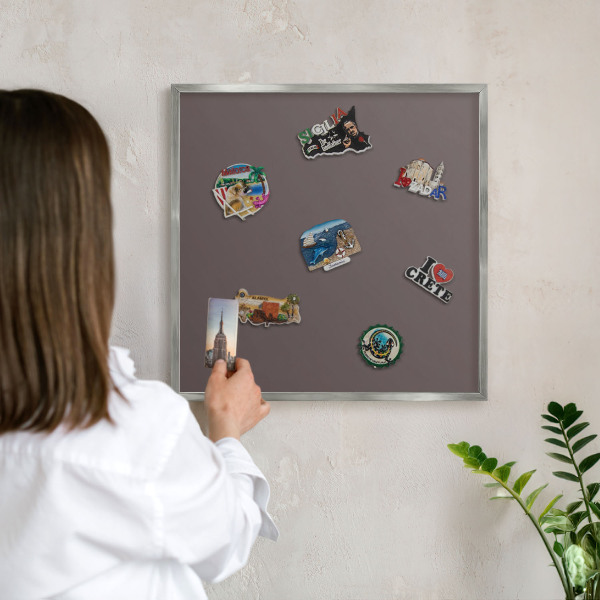 Panou magnetic înrămat pentru magneți de culoare argintie Maro decolorat