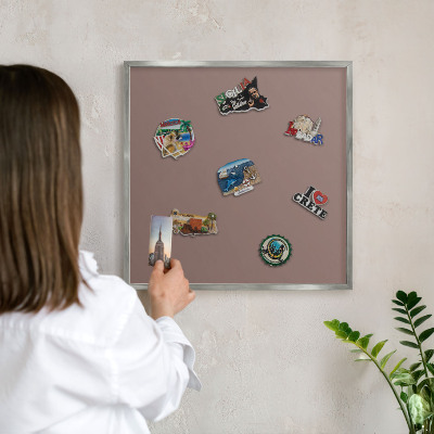 Panou magnetic înrămat pentru magneți de culoare argintie Maro pastel