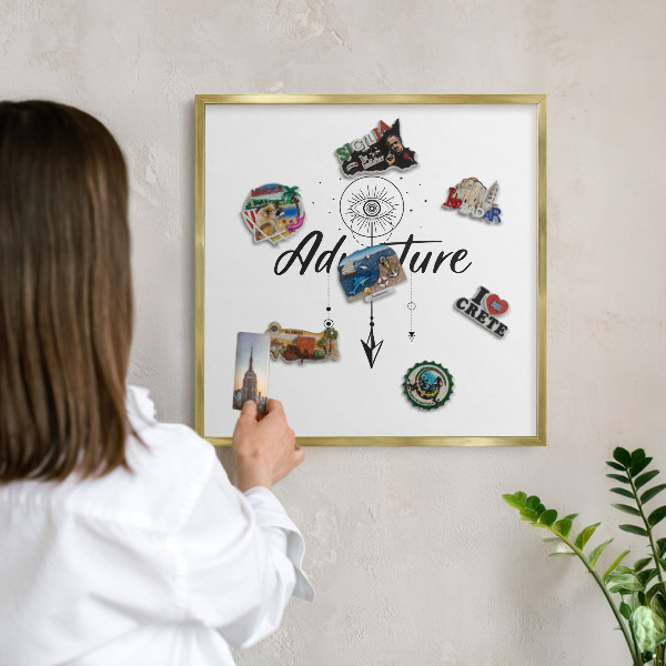 Tablă magnetică de perete în cadru auriu Temă de aventură