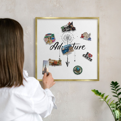 Tablă magnetică de perete în cadru auriu Temă de aventură