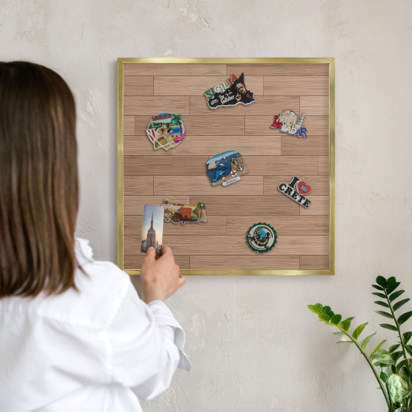 Tablă magnetică de perete în cadru auriu Model din lemn
