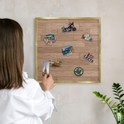 Tablă magnetică de perete în cadru auriu Model din lemn
