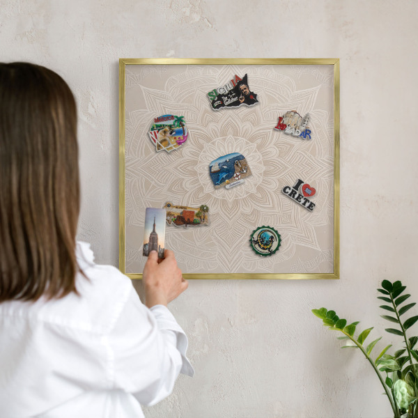 Tablă magnetică de perete în cadru auriu Model Mandala