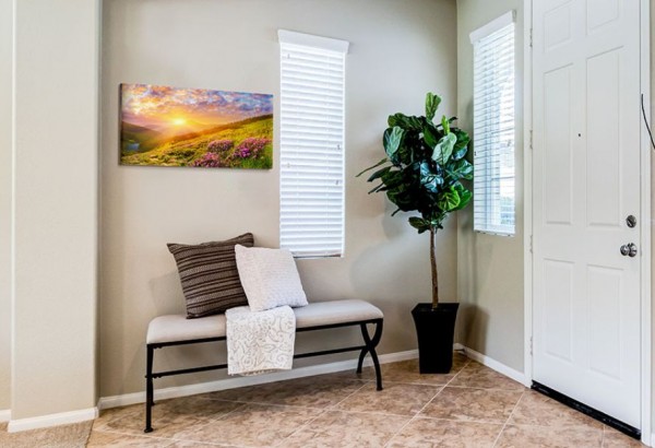 Cum să vă decorați holul? Idei creative pentru a profita la maximum de spațiu