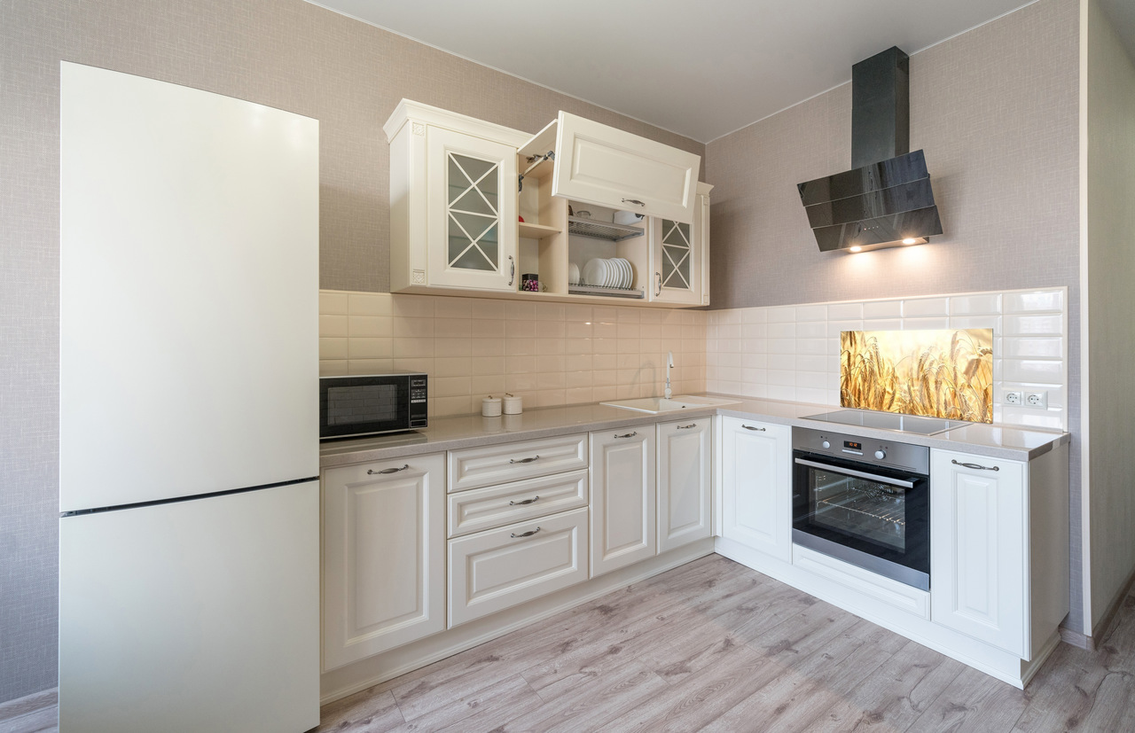 Cum se monteazăpanourile de sticlă în bucătărie?