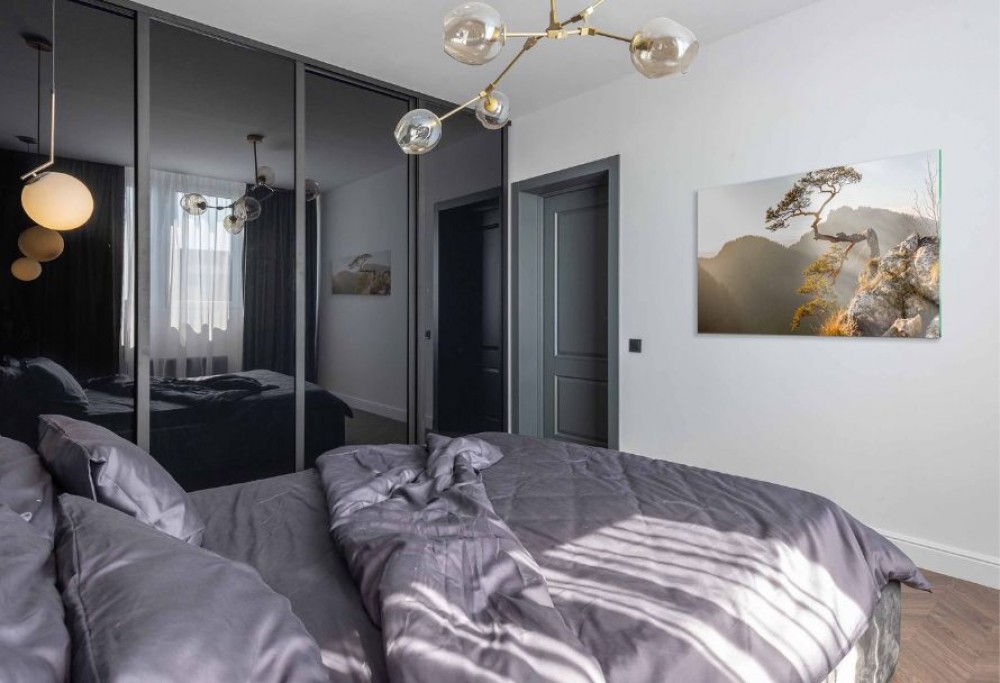 Negru în interior